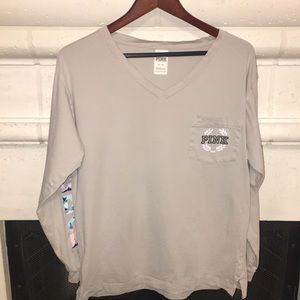 0121 Pink Victoria Secrets T-shirt size medium💕